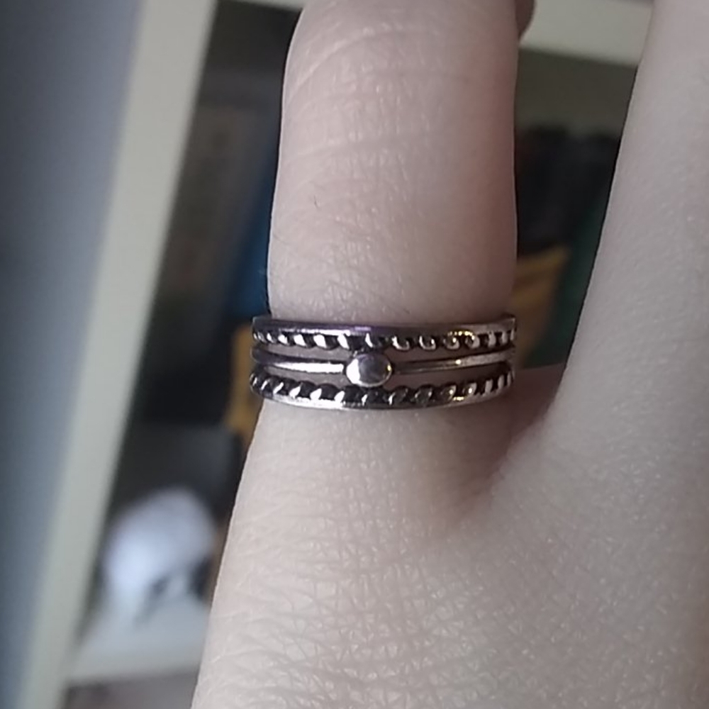Ring - Picture 2 of 7